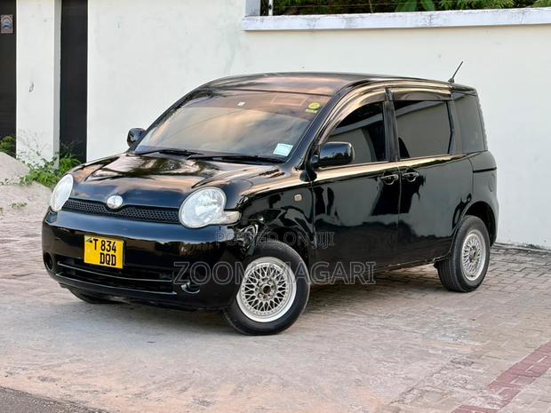 Toyota Sienta 2005 Black