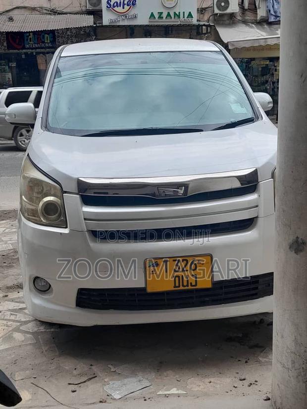 Toyota Noah 2008 Pearl