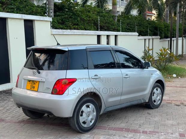 Toyota IST 2003 Silver