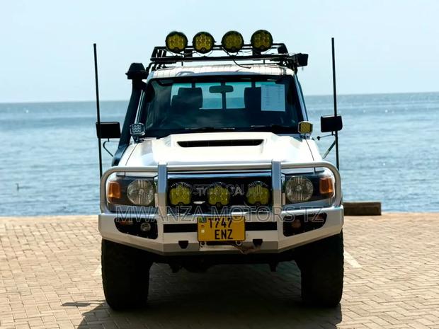Toyota Land Cruiser 2020 Silver
