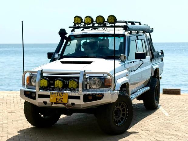 Toyota Land Cruiser 2020 Silver