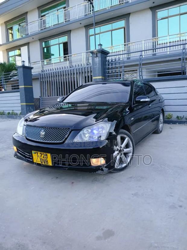 Toyota Crown 2006 Black