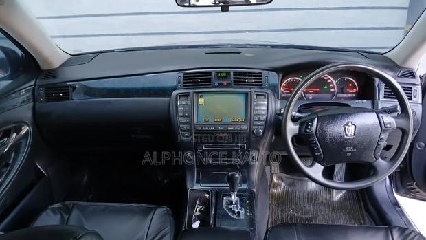 Toyota Crown 2006 Black