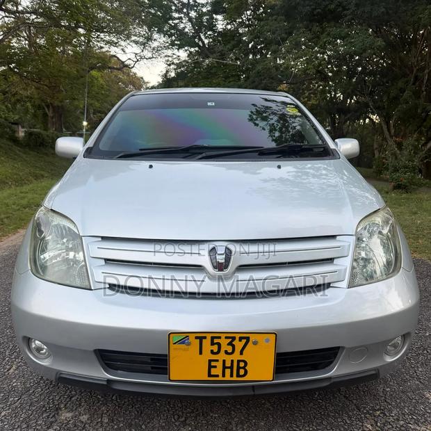 Toyota IST 2004 Silver