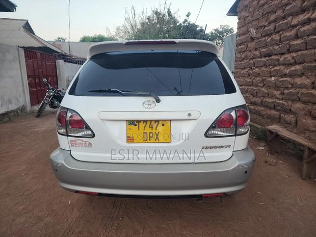 Toyota Harrier 2002 White