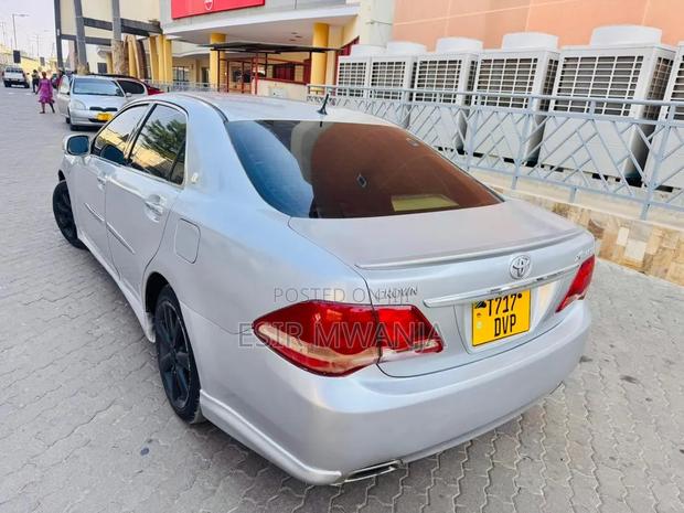 Toyota Crown 2009 Silver
