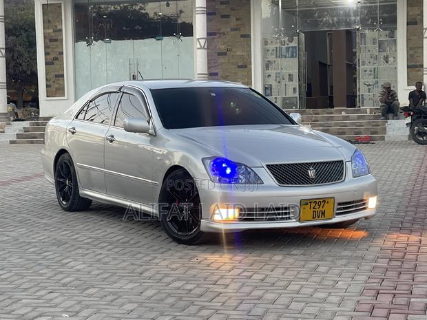 Toyota Crown 2004 Silver