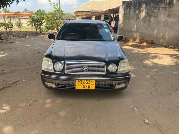 Toyota Progress 2000 Black