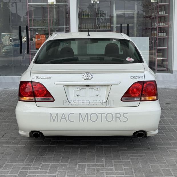 Toyota Crown 2004 White