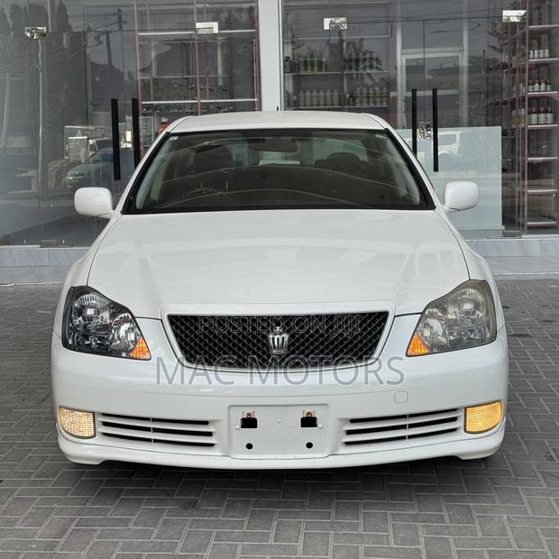 Toyota Crown 2004 White