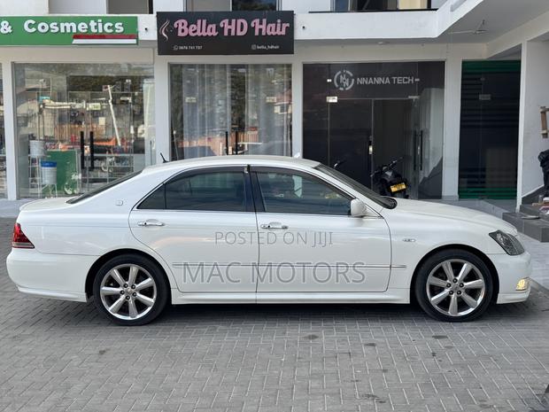 Toyota Crown 2004 White