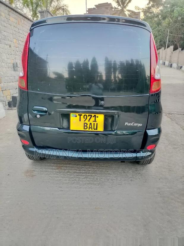 Toyota Fun Cargo 2004 Black