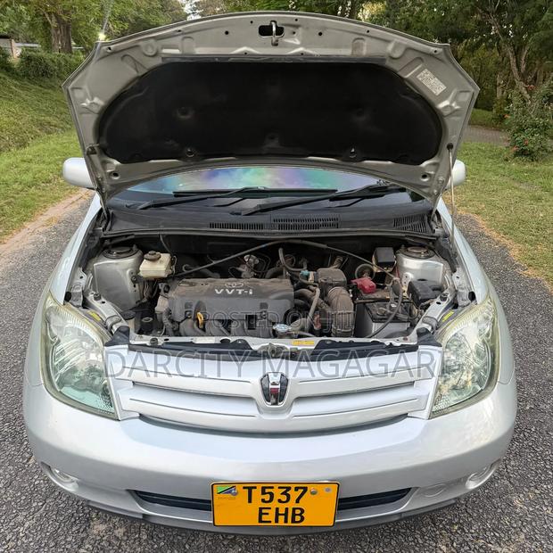Toyota IST 2004 Silver