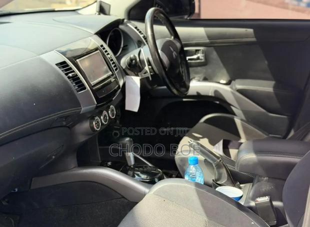 Mitsubishi Outlander 2010 Pearl