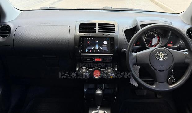 Toyota IST 2010 Silver