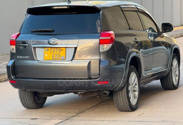 Toyota Vanguard 2012 Black