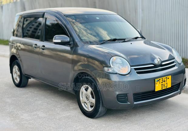 Toyota Sienta 1.5 AWD 2006 Gray