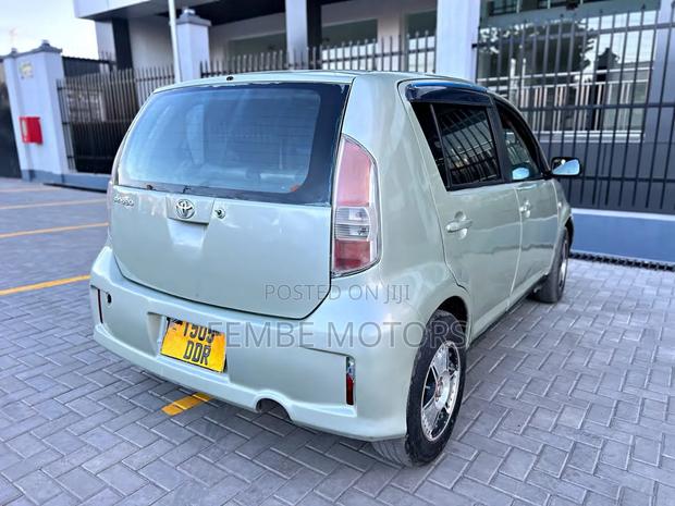 Toyota Passo 2004 Silver
