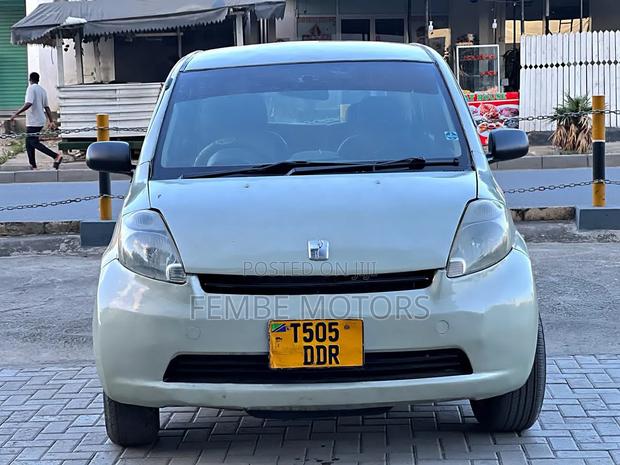 Toyota Passo 2004 Silver