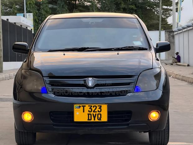 Toyota IST 2003