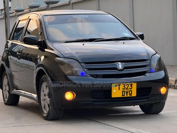 Toyota IST 2003