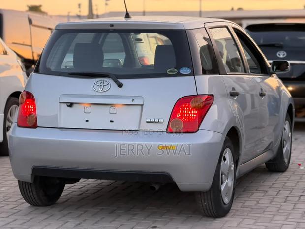 Toyota IST 2004 Silver