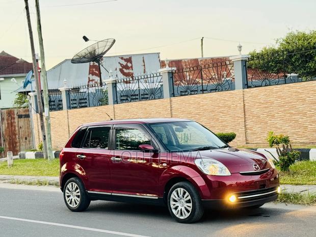 Mazda Verisa 2011