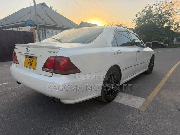 Toyota Crown Royale 2005 White
