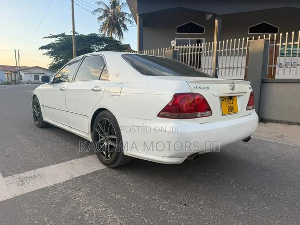 Toyota Crown Royale 2005 White