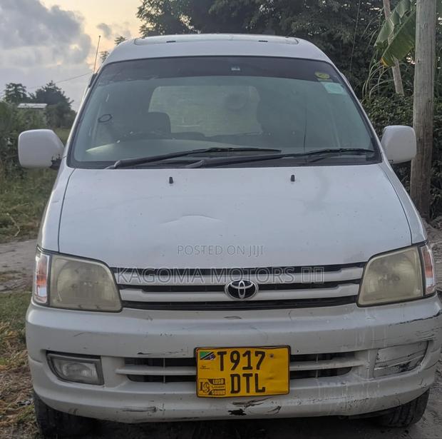 Toyota LiteAce Noah 2001 White