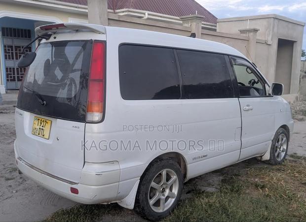 Toyota LiteAce Noah 2001 White
