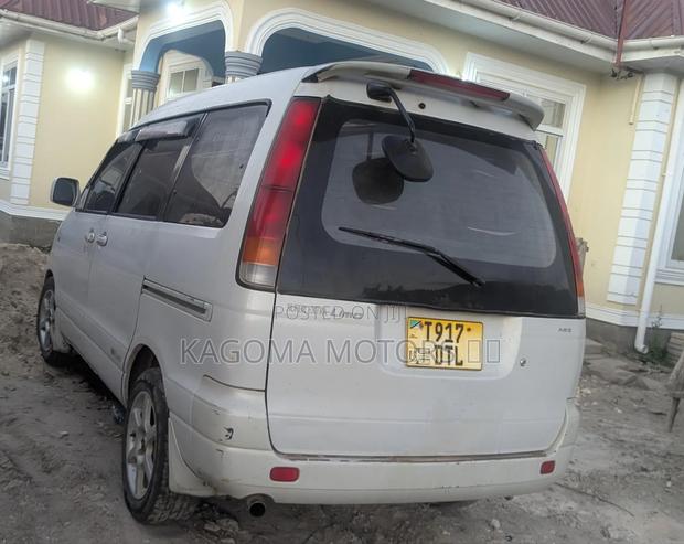Toyota LiteAce Noah 2001 White