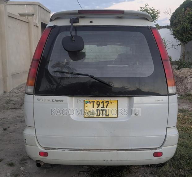 Toyota LiteAce Noah 2001 White