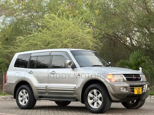 Mitsubishi Pajero 2004 Silver