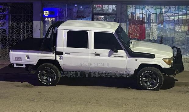 Toyota Land Cruiser 2015 White