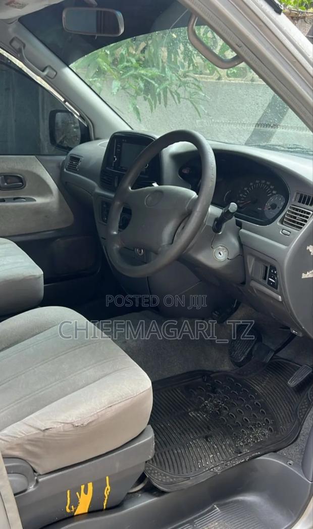 Toyota Noah 2005 Silver