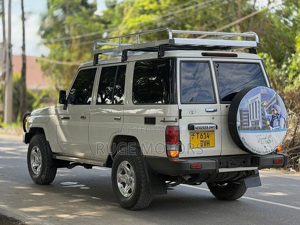 Toyota Land Cruiser 2018 White