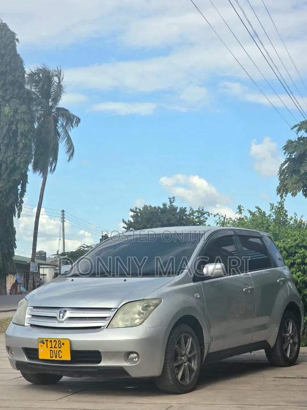 Toyota IST 2004 Silver