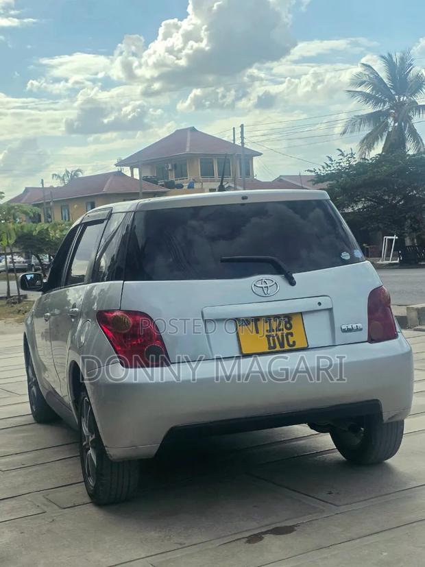 Toyota IST 2004 Silver