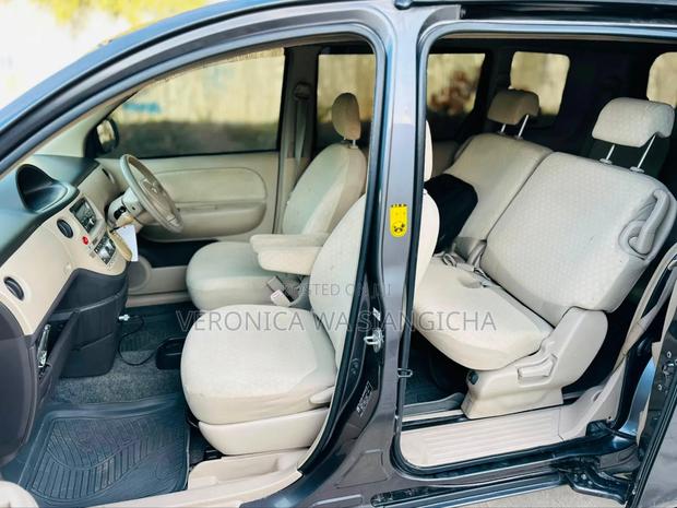 Toyota Sienta 2007
