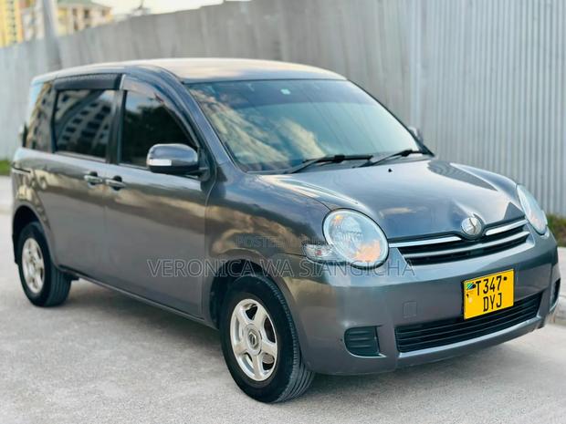 Toyota Sienta 2007