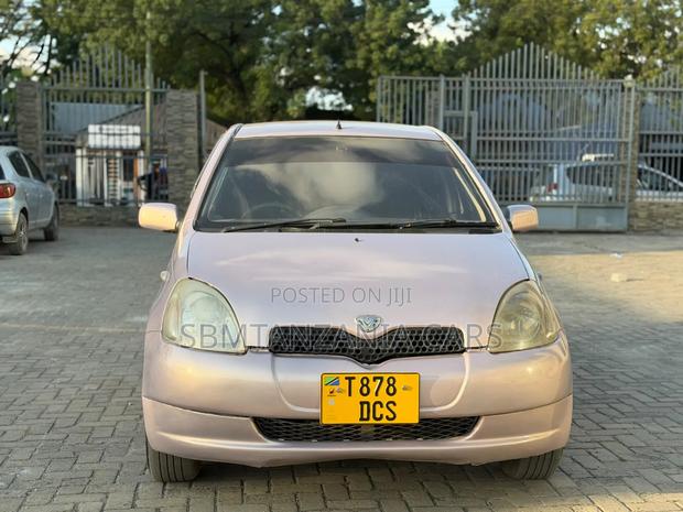 Toyota Vitz 2004 Pink