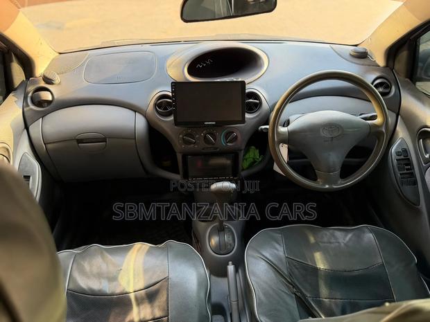 Toyota Vitz 2004 Pink