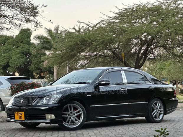 Toyota Crown 2006 Black