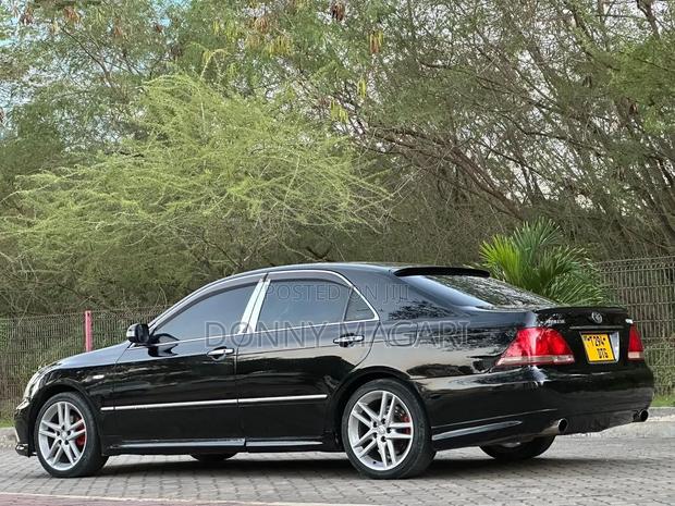 Toyota Crown 2006 Black