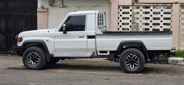 Toyota Land Cruiser 2017 White