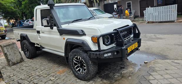 Toyota Land Cruiser 2017 White