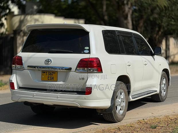Toyota Land Cruiser 2011