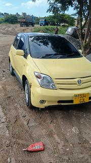 Toyota IST 2004 Yellow for sale