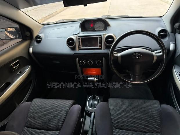 Toyota IST 2004